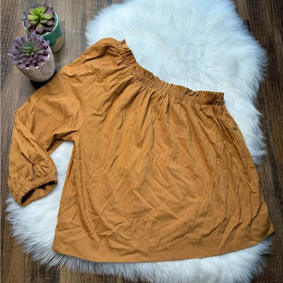 Evereve Shane One Shoulder Top - Picture 2 of 6